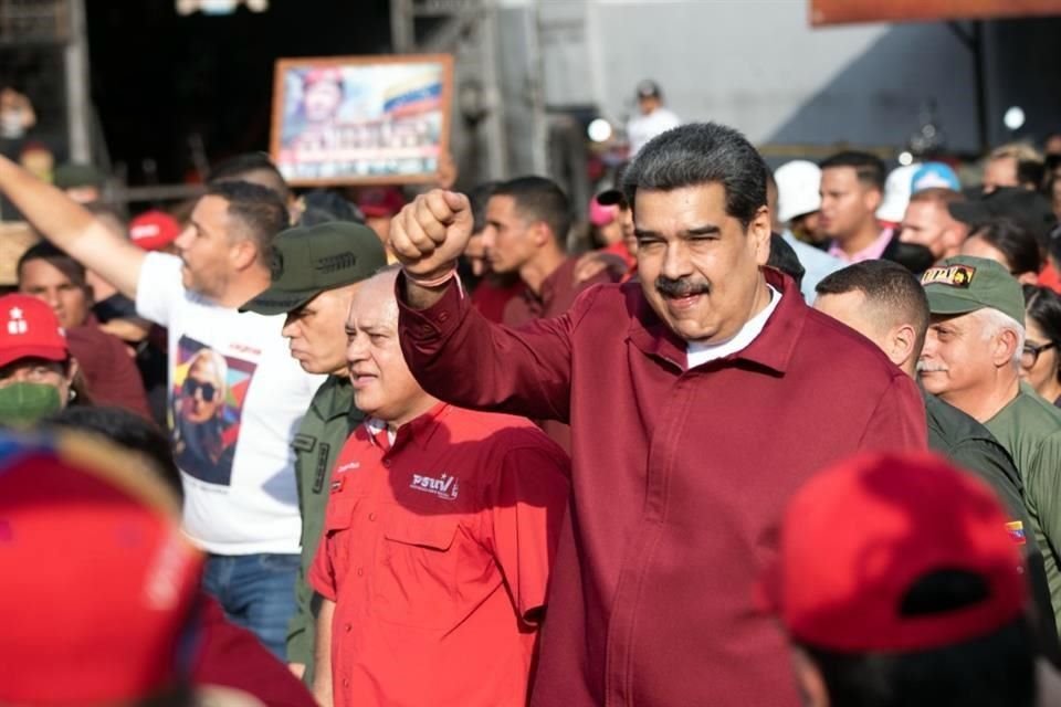 Nicolás Maduro participa en una marcha por el Día de la lealtad y amor al comandante Hugo Chávez, en Caracas, Venezuela.