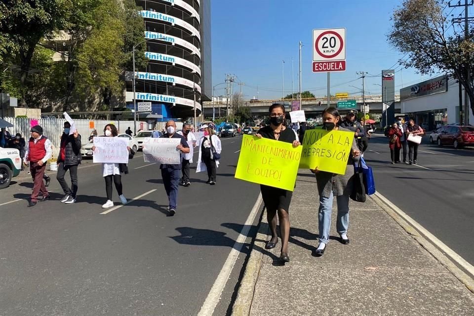 Los inconformes se manifestaron por más de una hora.