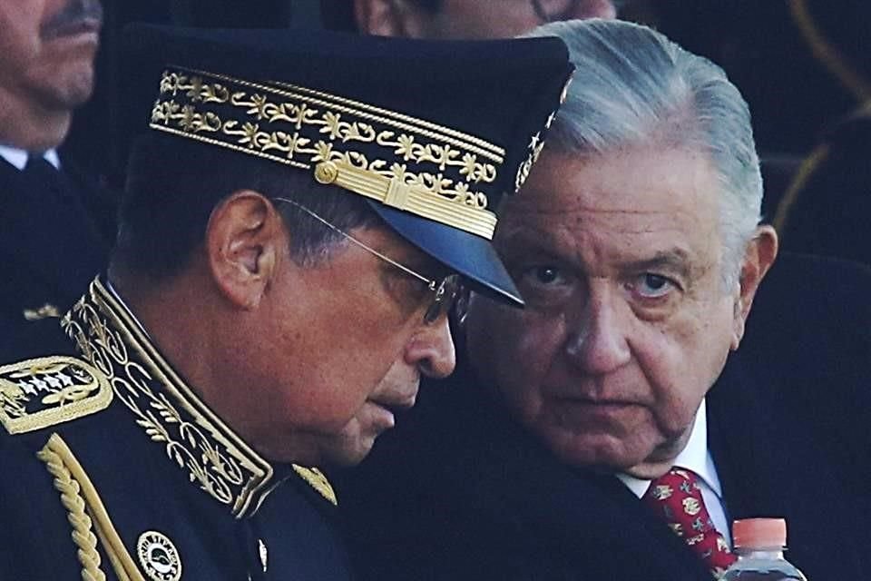 El Presidente encabezó los festejos por el bicentenario del Heroico Colegio Militar.