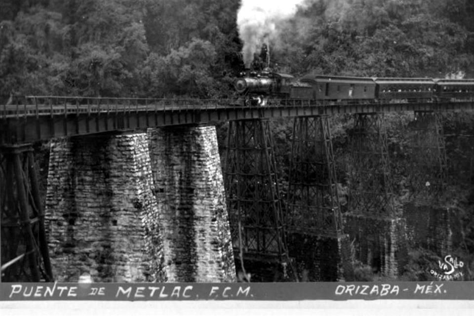 El Puente de Metlac, aún en pie, en una imagen de 1890, uno de los monumentos más emblemáticos de esta ruta ferroviaria.