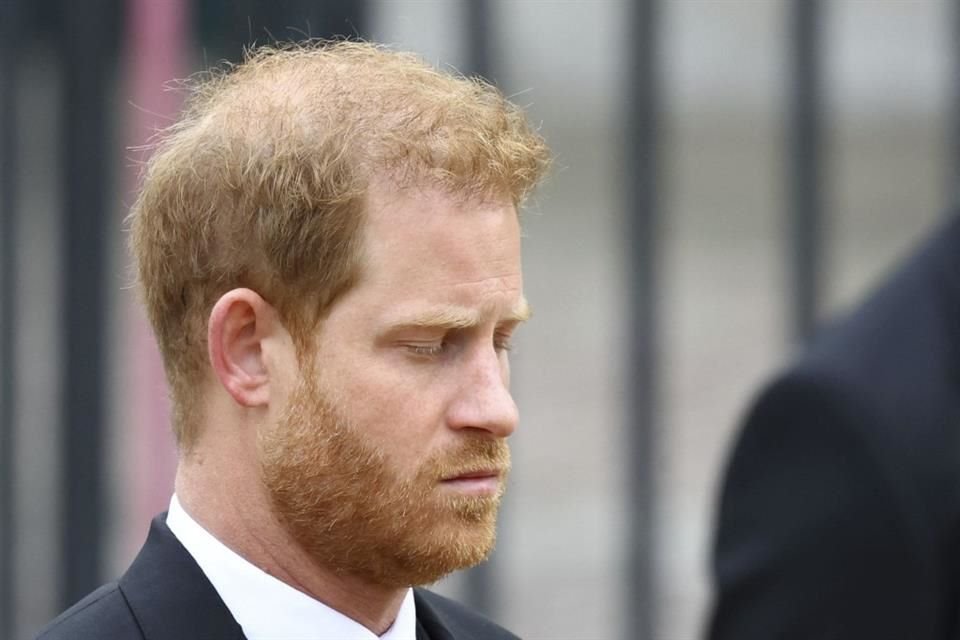 El Príncipe Enrique reveló en su nuevo libro que consumió cocaína a los 17 años y mató a 25 personas durante sus misiones en Afganistán.