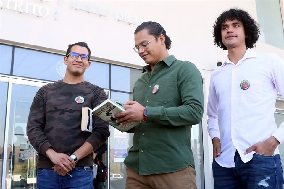 Javier Armenta Araiza, Jose Alexis Rojas Umazor y Ivan Ilich Cisneros Gonzalez, previo a la audiencia.