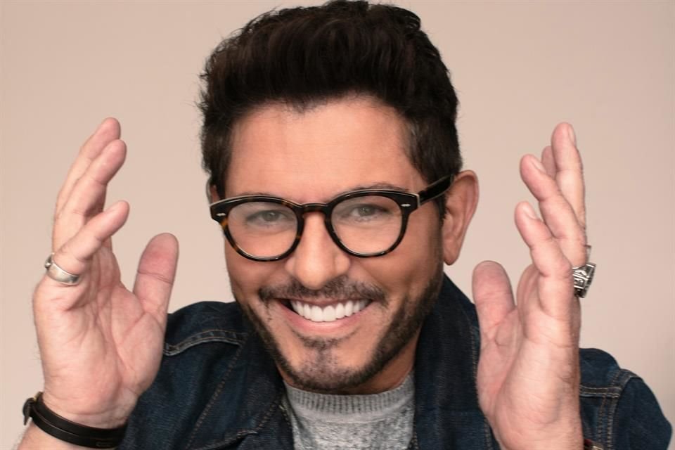 El actor, quien festeja sus 50 años de carrera, reestrenará pronto el monólogo 'El Tiempo Vuela'.