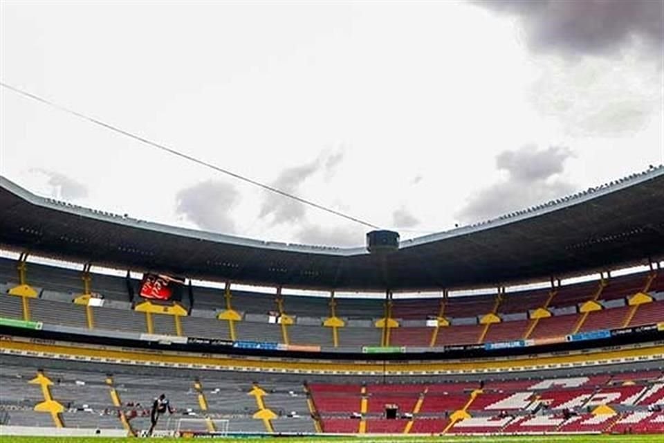 El Estadio Jalisco no está en condiciones para recibir el inicio del torneo.