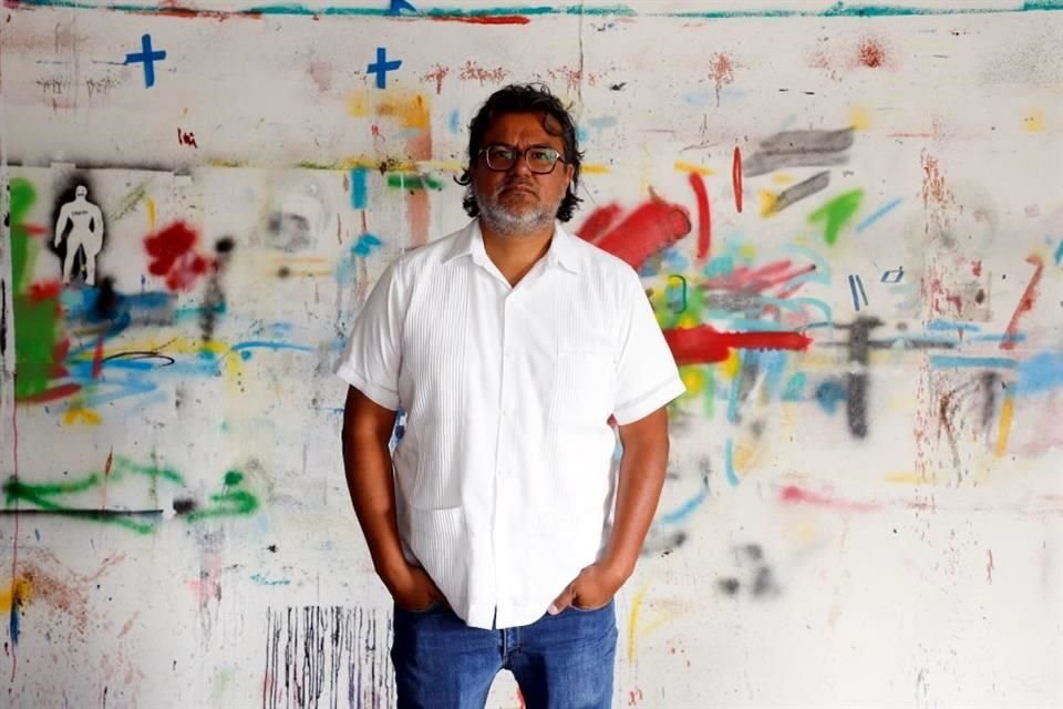 'Yo soy de Juchitán, del mismo pueblo que Toledo, y crecí desde niño cobijado por su infraestructura, su vida y su generosidad', expresa Flores. Su partida, asegura, dejó un hueco imposible de llenar.