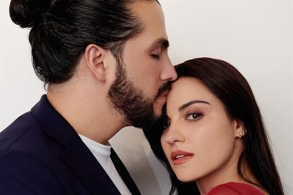 Maite Perroni anunció que está embarazada y espera su primer bebé junto a su esposo el productor Andrés Tovar; 'ya somos tres', compartió.