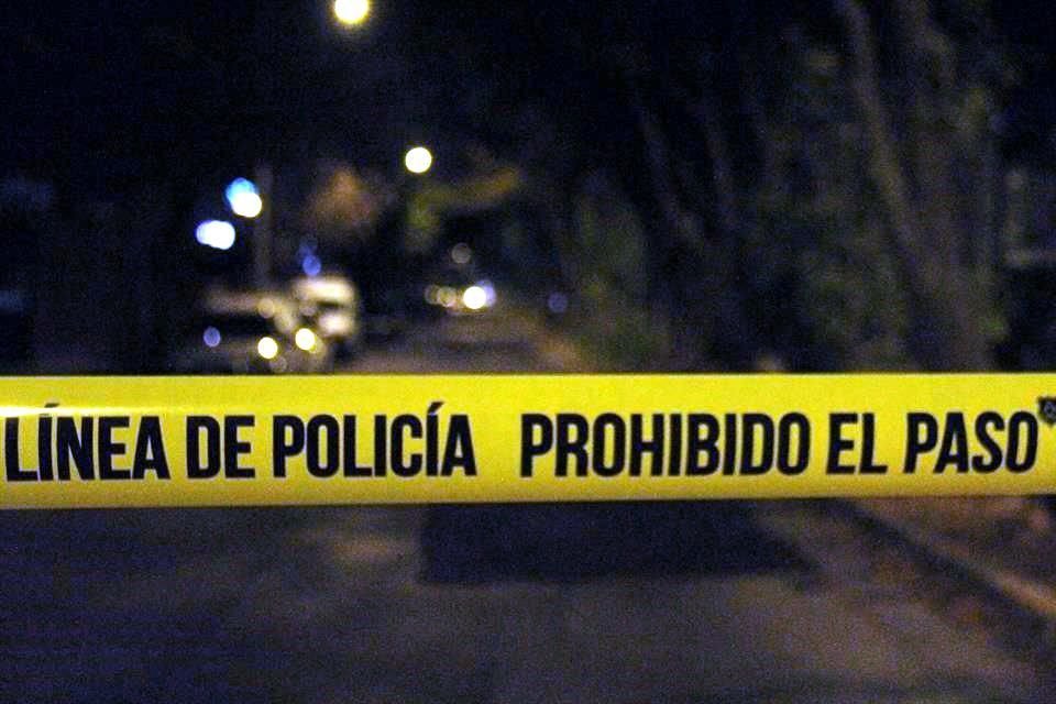 Dos jóvenes fueron asesinados a balazos durante la madrugada de este lunes en el interior de una vivienda de la Colonia Francisco I. Madero.