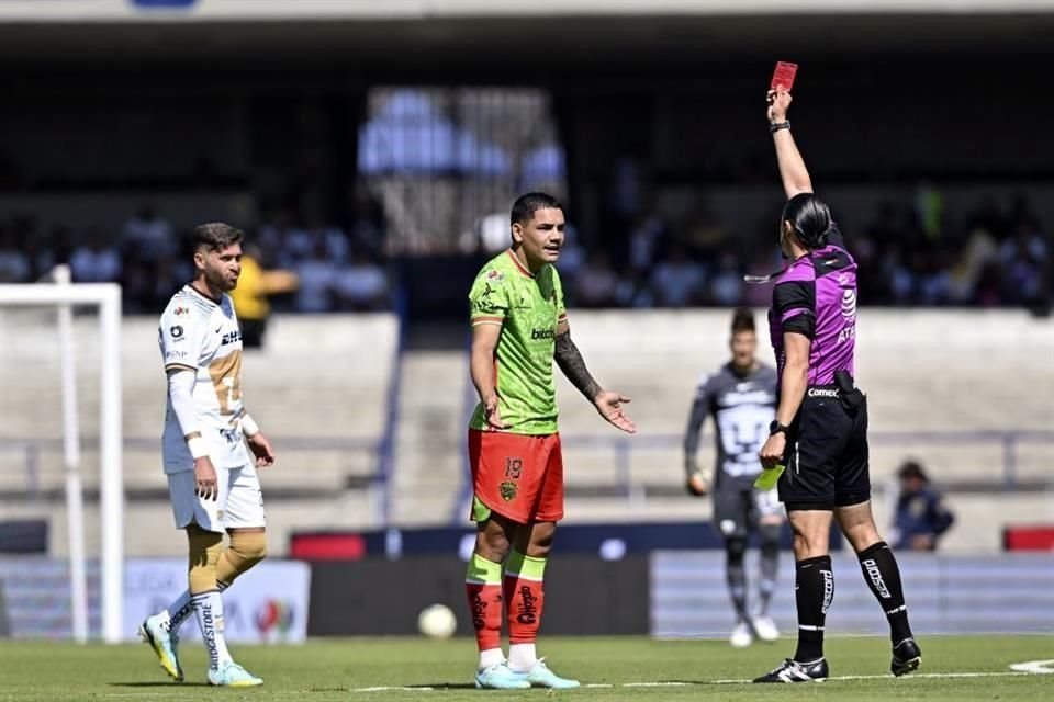 Gabriel Fernández se fue de la boca y se fue expulsado en la primera parte.