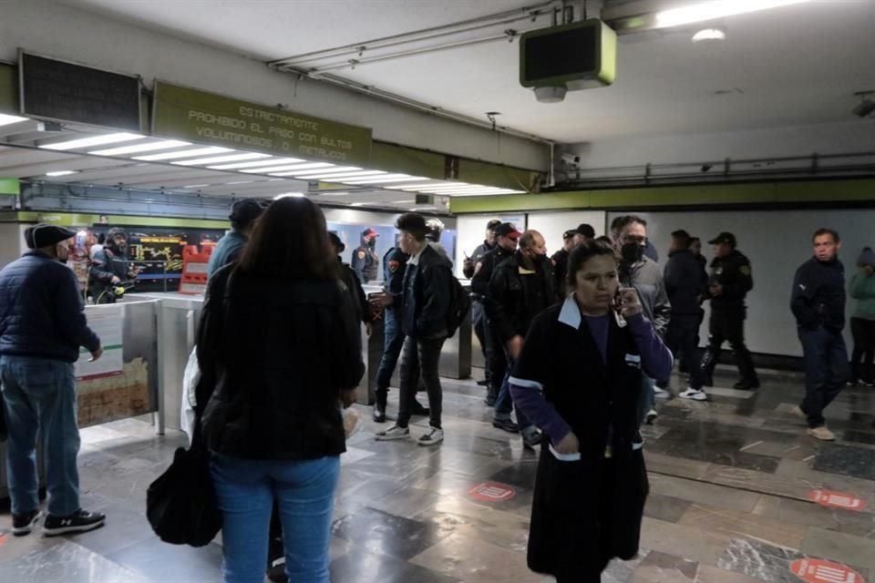 Una usuaria estuvo dentro de uno de los trenes impactados la mañana del sábado 7 de enero en la Línea 3 del Metro.