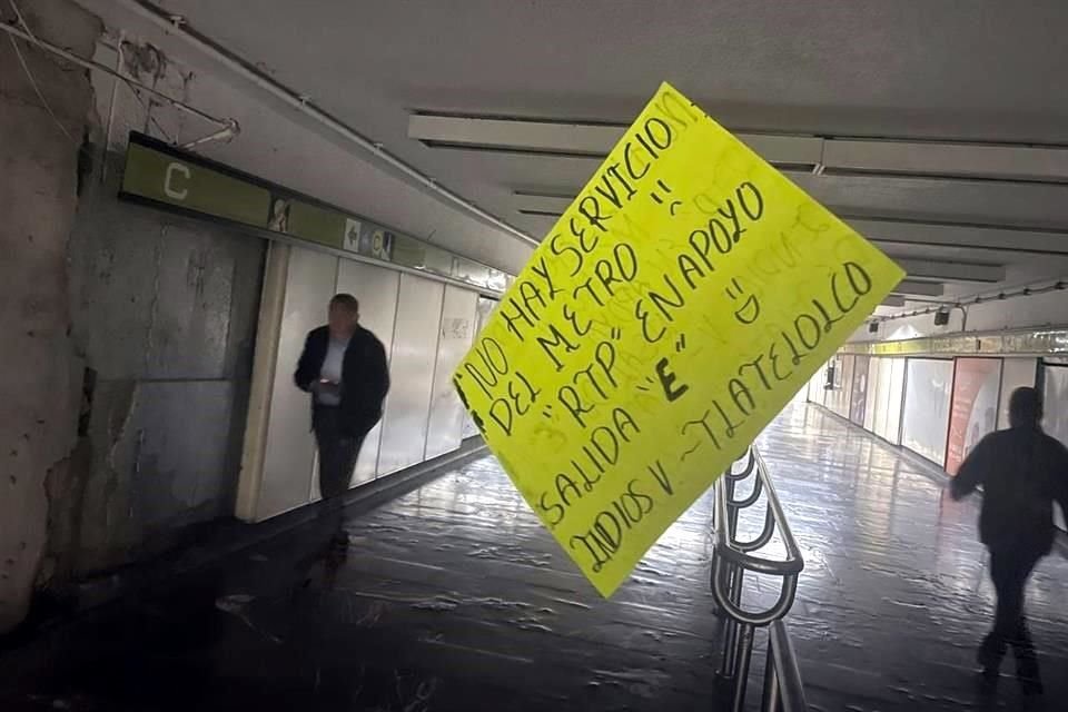 Usuarios de la Línea 3 padecen filas para abordar transportes emergentes en Indios Verdes a falta de servicio por el choque del sábado.