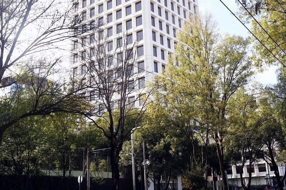 La concurrida calle de Campos Elíseos, en Polanco, estaba desolada.