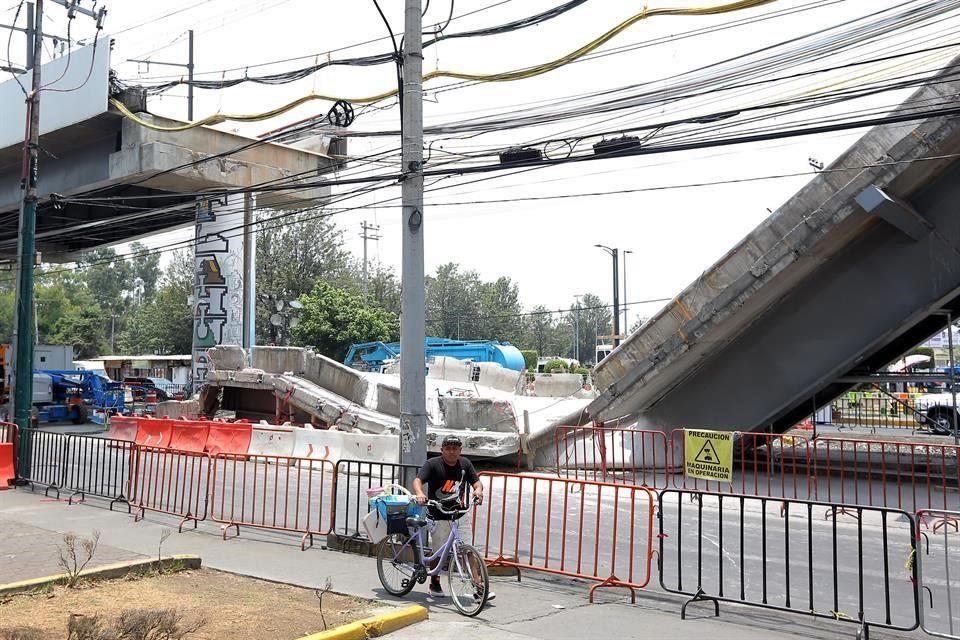 Hasta esta tarde se registraba un 70 por ciento de avance en el retiro de la estructura que se desplomó el 3 de mayo.