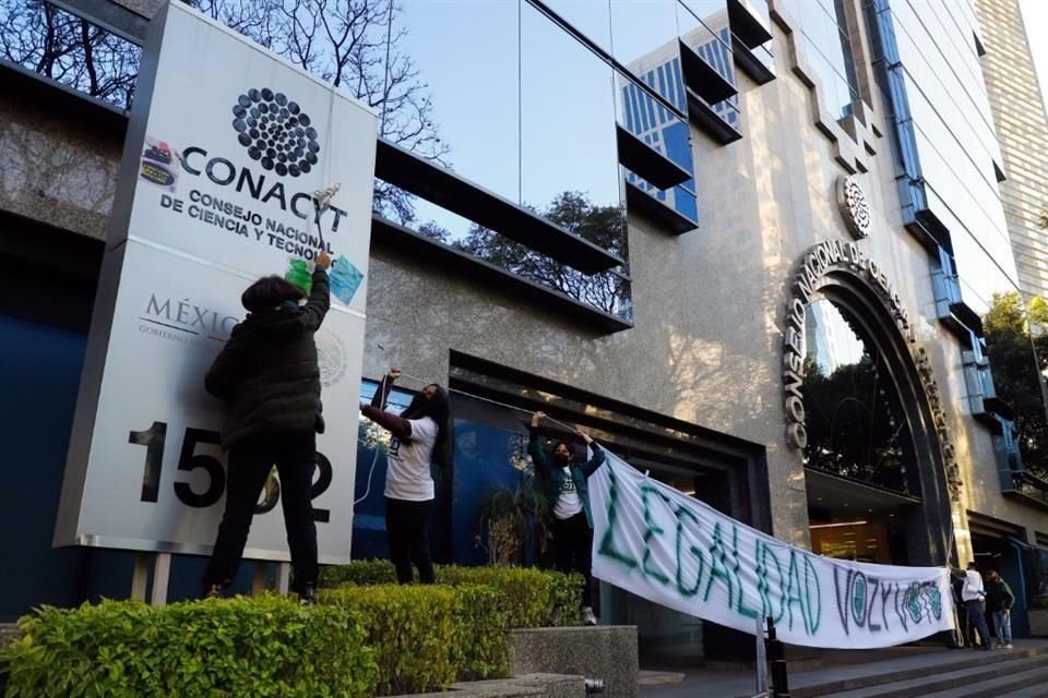 El pronunciamiento alerta también sobre la pérdida de autonomía en los Centros Públicos de Investigación, como el CIDE, que ha protagonizado protestas de estudiantes, académicos y trabajadores.