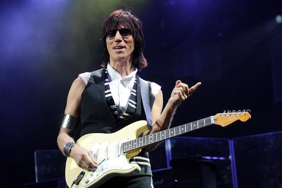 El guitarrista inglés Jeff Beck murió el martes a los 78 años a causa de una meningitis bacteriana.