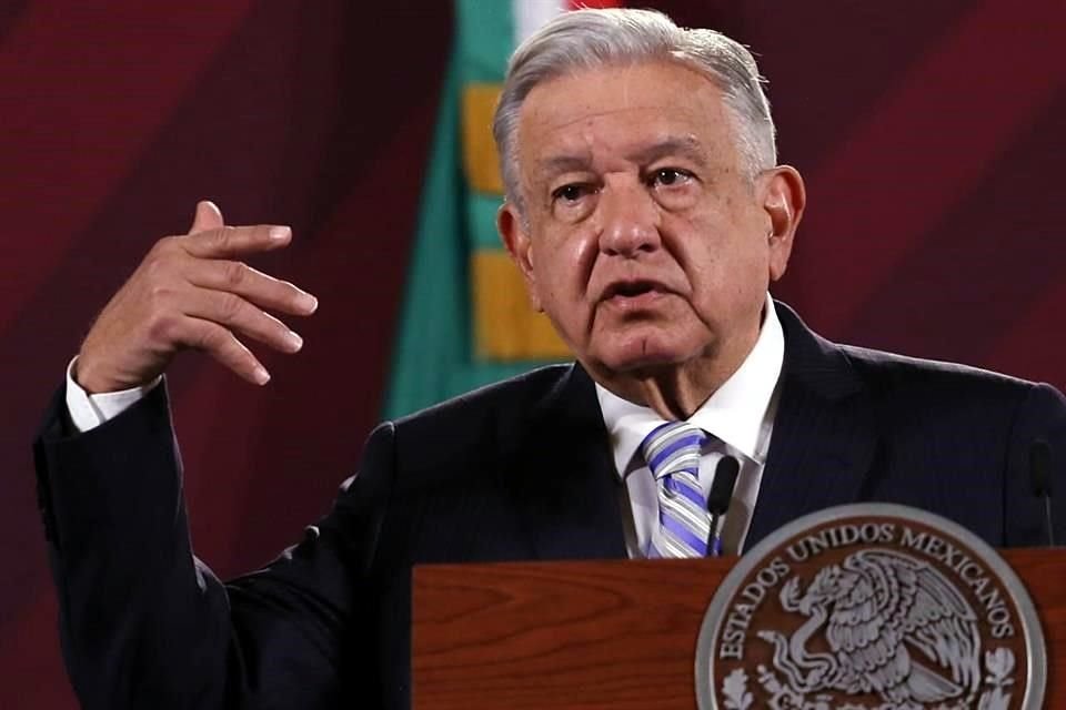 AMLO durante conferencia mañanera en Palacio Nacional.