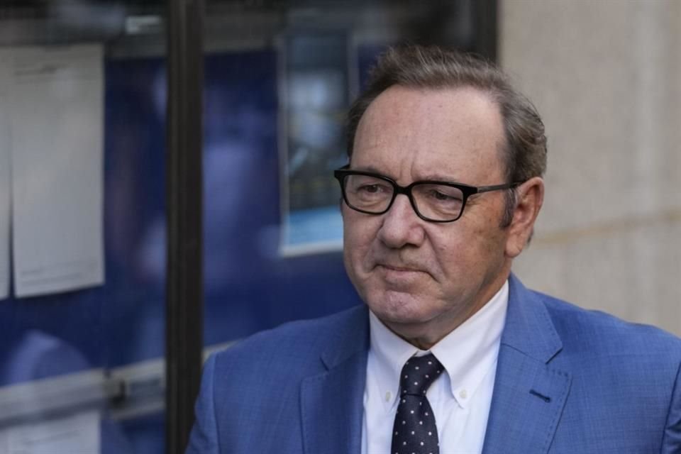 Spacey compareció en el Tribunal de la Corona de Southwark por video remoto para enfrentar los cargos.