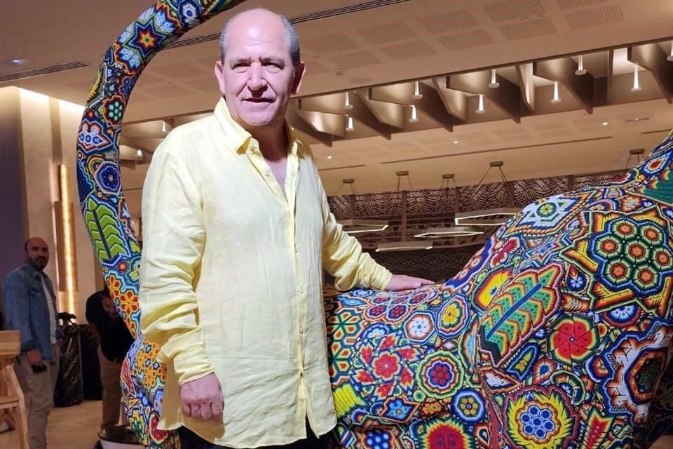 César Menchaca, fundador de Menchaca Studio, busca transformar sus piezas basadas en el arte huichol en auténticas obras de diseño.