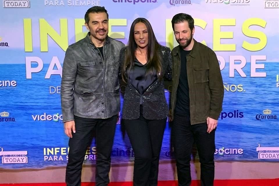 Consuelo Duval y Adrián Uribe están en Monterrey para la premier de la película 'Infelices para Siempre'.