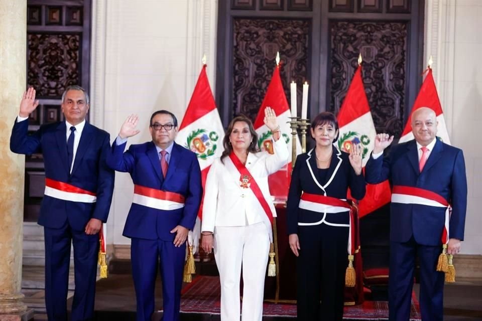 Boluarte tomó juramento a tres ministros de Estado.