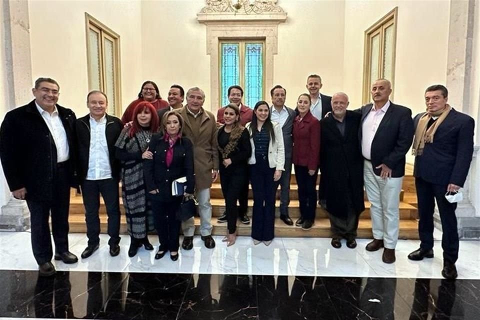 Los gobernadores morenistas se reunieron a puerta cerrada, en el Salón Juárez, de la Secretaría de Gobernación.