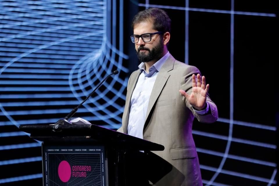 El Presidente de Chile, Gabriel Boric, habla durante la apertura del Congreso del Futuro 2023 en Santiago.