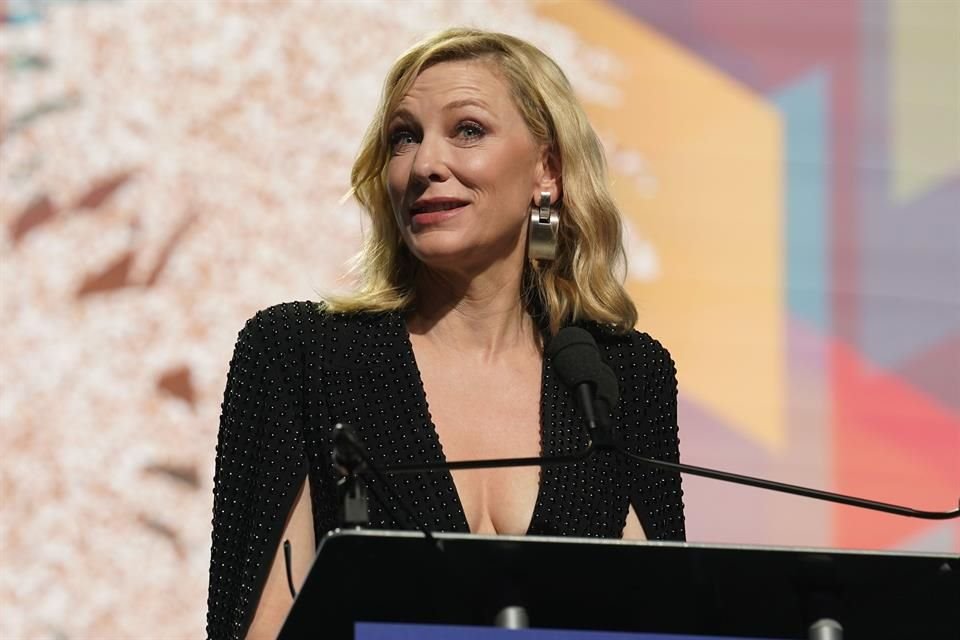 Cate Blanchett criticó la 'pirámide patriarcal' de las ceremonias de premios tras recibir un galardón en los Critics' Choice Awards.