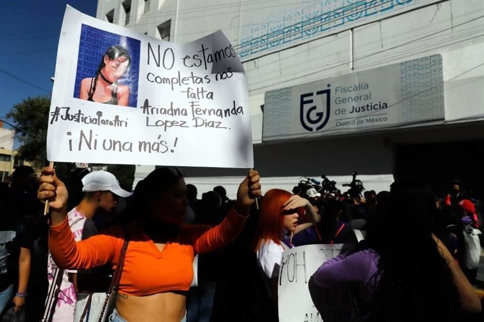 La Fiscalía de Ciudad de México informó que espera la notificación de FGR para continuar con indagación por feminicidio de Ariadna Fernanda.