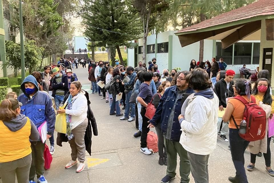 Tras quedar desbordada por alta demanda, Coordinación de Becas para el Bienestar cerró centro de registro y reprogramó sus citas.