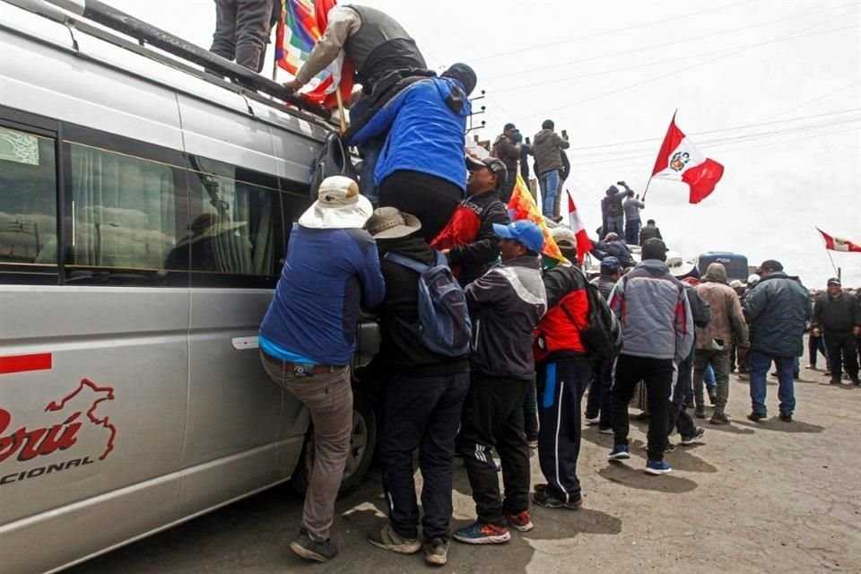 Manifestantes se preparan para partir a Lima para protestar contra el gobierno de la Presidenta peruana Dina Boluarte.