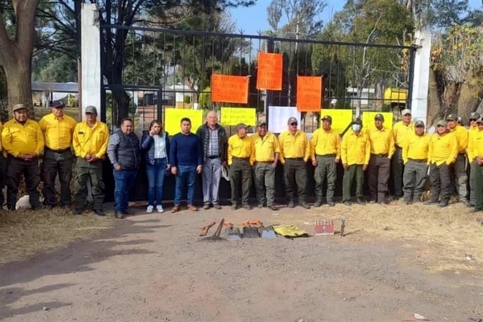 Brigadistas se quejaron de que deben poner de su propio dinero para comprar el equipo que necesitan.