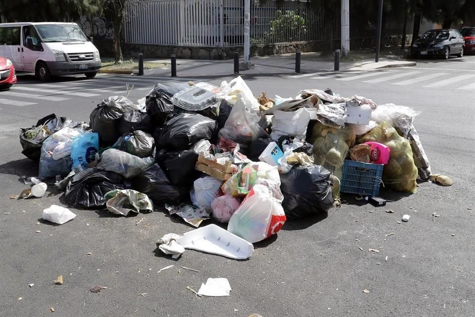 El Alcalde calificó de 'porquería' el servicio de Caabsa y prometió que el lunes estaría regularizado el servicio de recolección de basura.