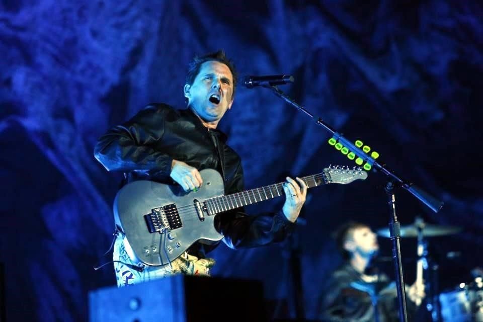 Unos 19 mil seguidores regios se dejaron llevar por el electrizante sonido rockero de Muse.