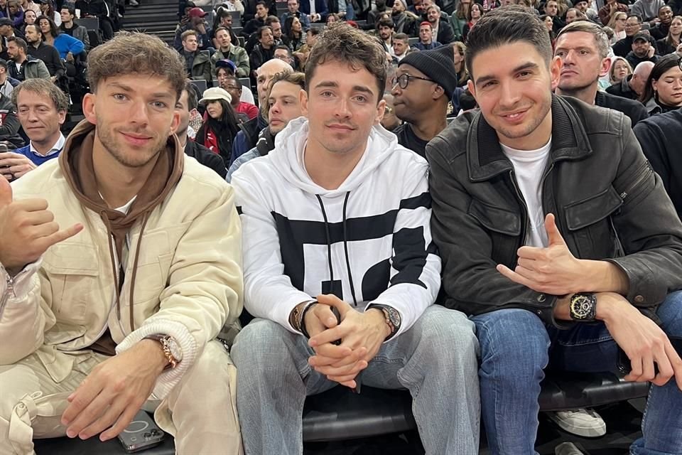 Gasly, Leclerc y Ocon disfrutaron del partido de NBA.