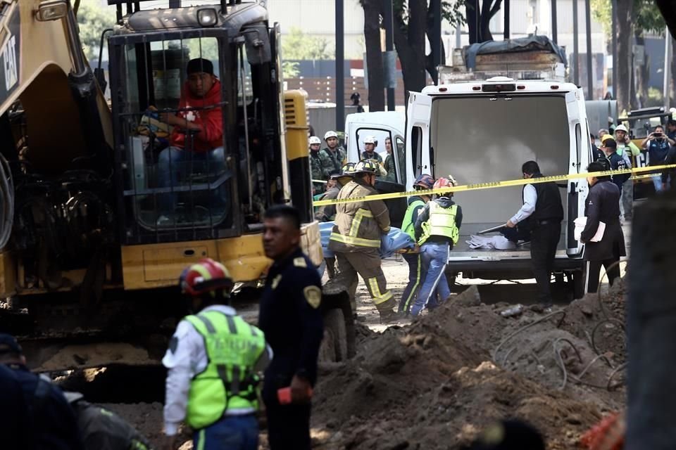 Claudia Sheinbaum prometió que se brindará apoyo a afectados tras el derrumbe de una obra del Sacmex en Río San Joaquín