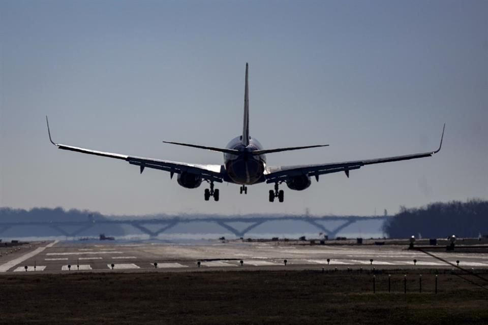 De acuerdo con datos de la Agencia Federal de Aviación Civil (AFAC) de enero a abril de 2025, en el País se movilizaron 378 mil 752.1 toneladas de carga aérea.