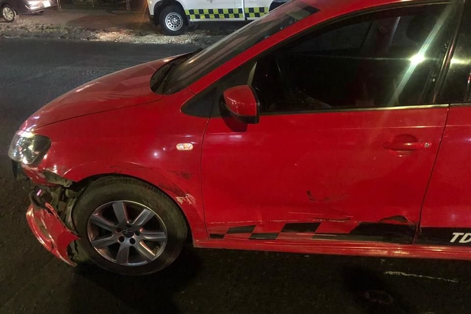 Porque no pudo frenar ante los autos que esperaban a que cambiara el semáforo, un motociclista murió en la Colonia 18 de Marzo, la noche del viernes.