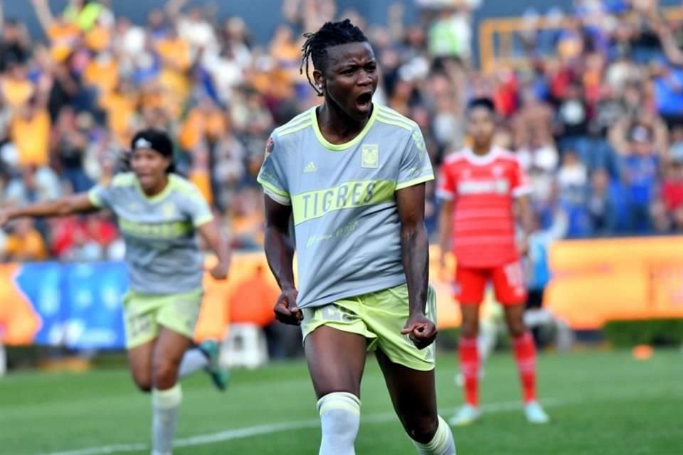Uchenna Kanu le dio el triunfo a Tigres Femenil sobre las alemanas.