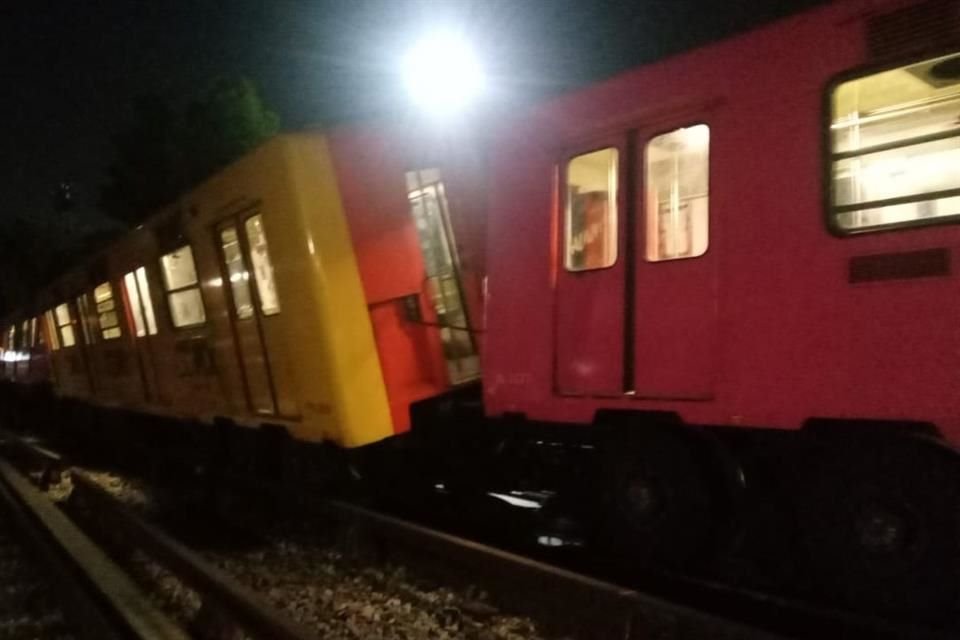 Un vagón de la Línea 6 del Metro se ladeó cuando trabajadores lo acoplaban a las vías de la Estación El Rosario.