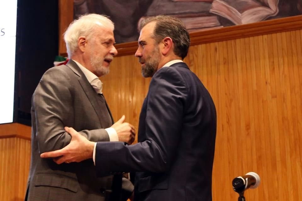 Raúl Padilla López y Lorenzo Córdova Vianello, durante la conferencia.