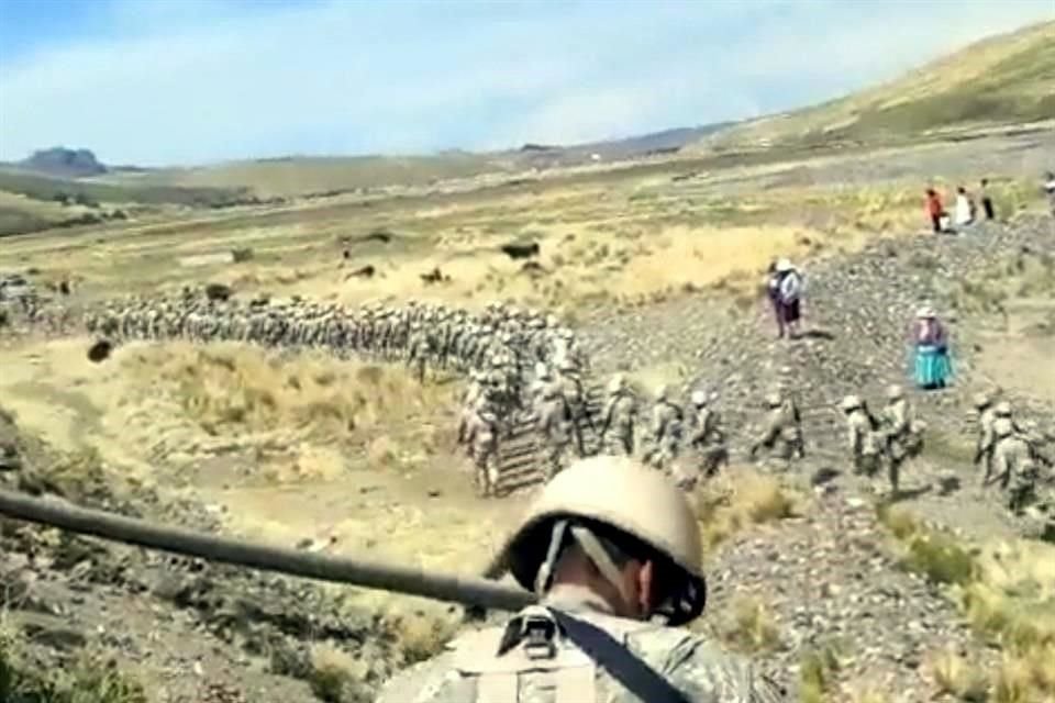 Miles de militares fueron movilizados en la región de Puno, al sur de Perú, para controlar las protestas.