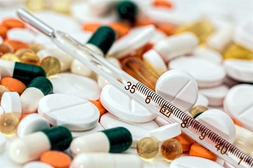 En una farmacia de la Colonia Ladrón de Guevara robaron cerca de 15 mil pesos en efectivo y medicamento valuado en 5 millones de pesos.