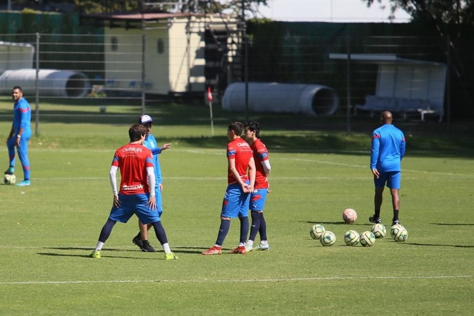 Paunovic busca su segundo triunfo al frente de las Chivas.