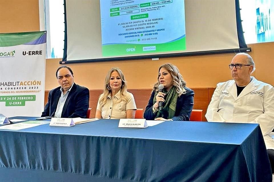 José Antonio Infante, neurólogo pediatra (izq. a der.); Marcela Ayala, presidenta del Consejo de Hoga; Ángela Alarcón, directora terapéutica, y Gerardo Iga Canavati, ginecoobstetra.