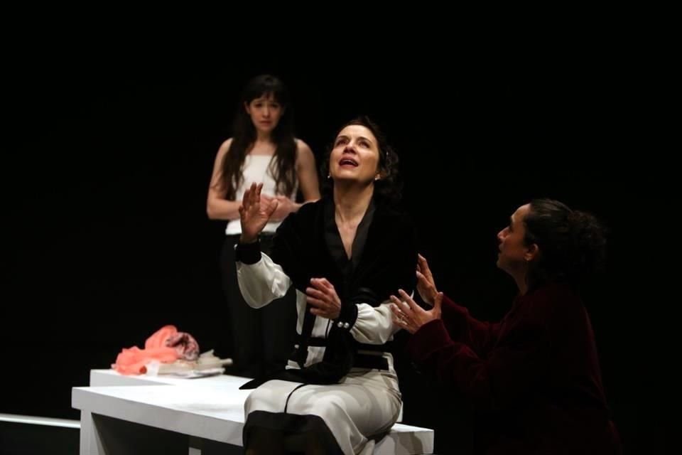 La obra se presenta en el teatro ubicado en Av. Insurgentes Sur 3000 hasta el 26 de febrero, con funciones los jueves y viernes, a las 20:00 horas, sábados a las 19:00 y domingos a las 18:00.