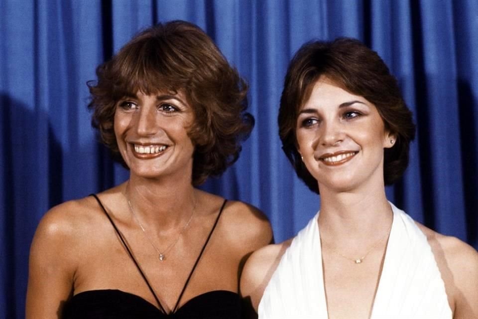 La actriz Cindy Williams (der.), famosa por protagonizar la serie clásica de comedia 'Laverne & Shirley', al lado de Penny Marshall (izq.),falleció a los 75 años.