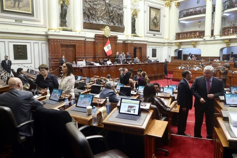 El Congreso peruano debatirá si se aprueba un adelanto de las elecciones, en medio de protestas y bloqueos que no cesan de exigir la renuncia de la Presidenta Dina Boluarte.