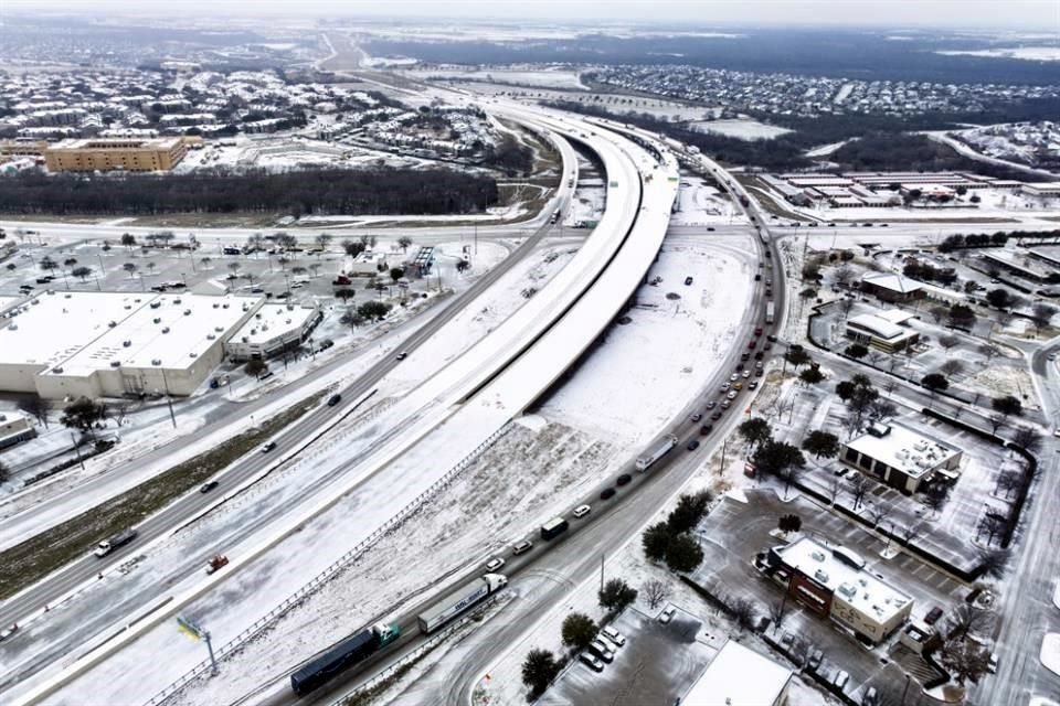 Dallas y otras partes del norte de Texas están bajo advertencia de tormenta invernal hasta el miércoles.