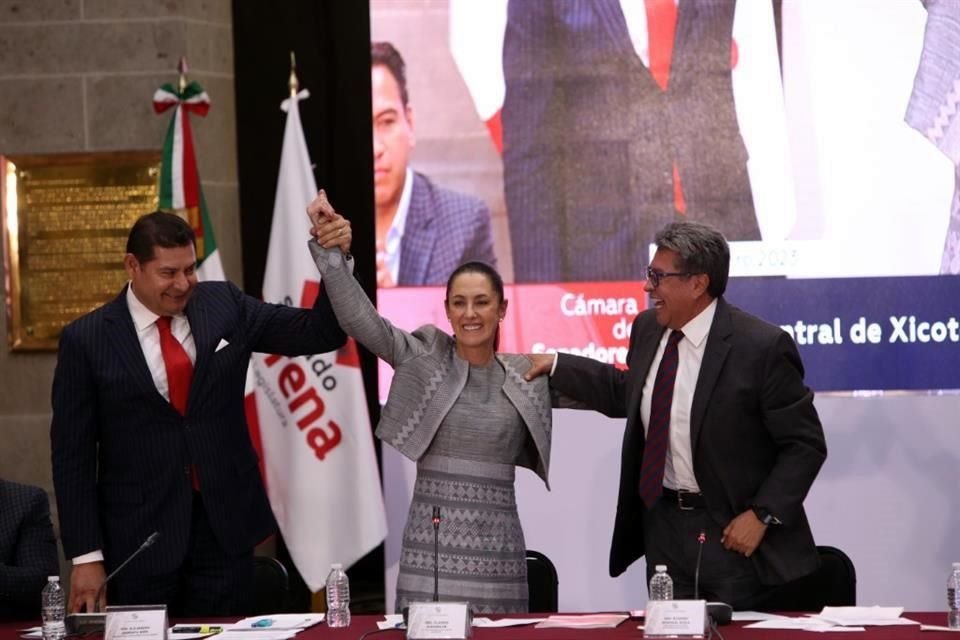 La Jefa de Gobierno, Claudia Sheinbaum, fue recibida por Ricardo Monreal y la bancada morenista en el Senado.