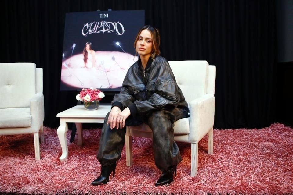 En las últimas tres semanas, Tini Stoessel lanzó 'Muñecas' con Steve Aoki, que mezcla los sonidos de cumbia y reguetón, y un bolero a dueto con Christian Nodal, 'Por el Resto de Tu Vida'.