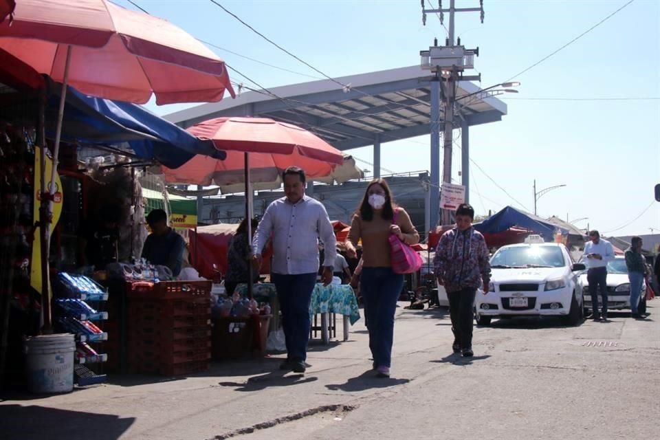 En el CETRAM San Lázaro se realizan obras de construcción y remodelación, las cuales dificultan el paso de peatones.